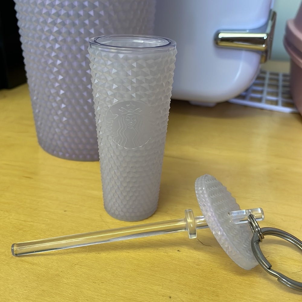 Starbucks collectible holiday keychain in perfect condition - Picture 2 of 3